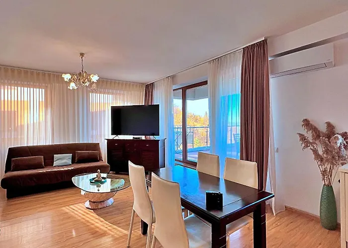 Coroni Apart 3 - Jacuzzi&Terasa Panoramica Brasov